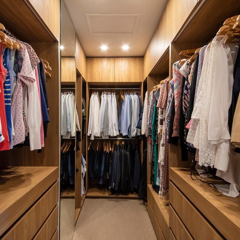 Luxury Wooden Style Walked-in Closet Wood Veneer Wardrobe with Mirror Furniture