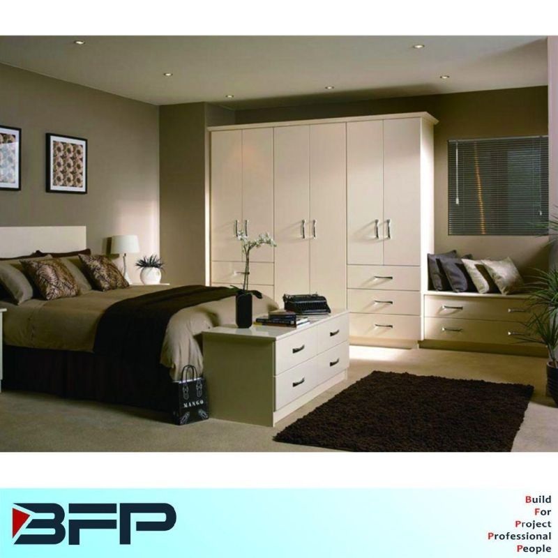 Modern Wardrobe Customized Bedroom Furniture Swing Door Robe