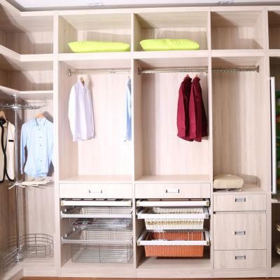 02 Customized Walk-in Wardrobes with Sufficient Storage Constrction