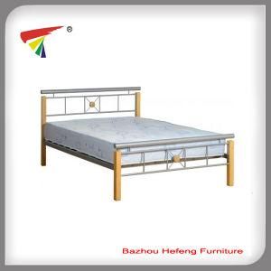 Steel-Wood Legs Furniture Metal Bed (HF092)